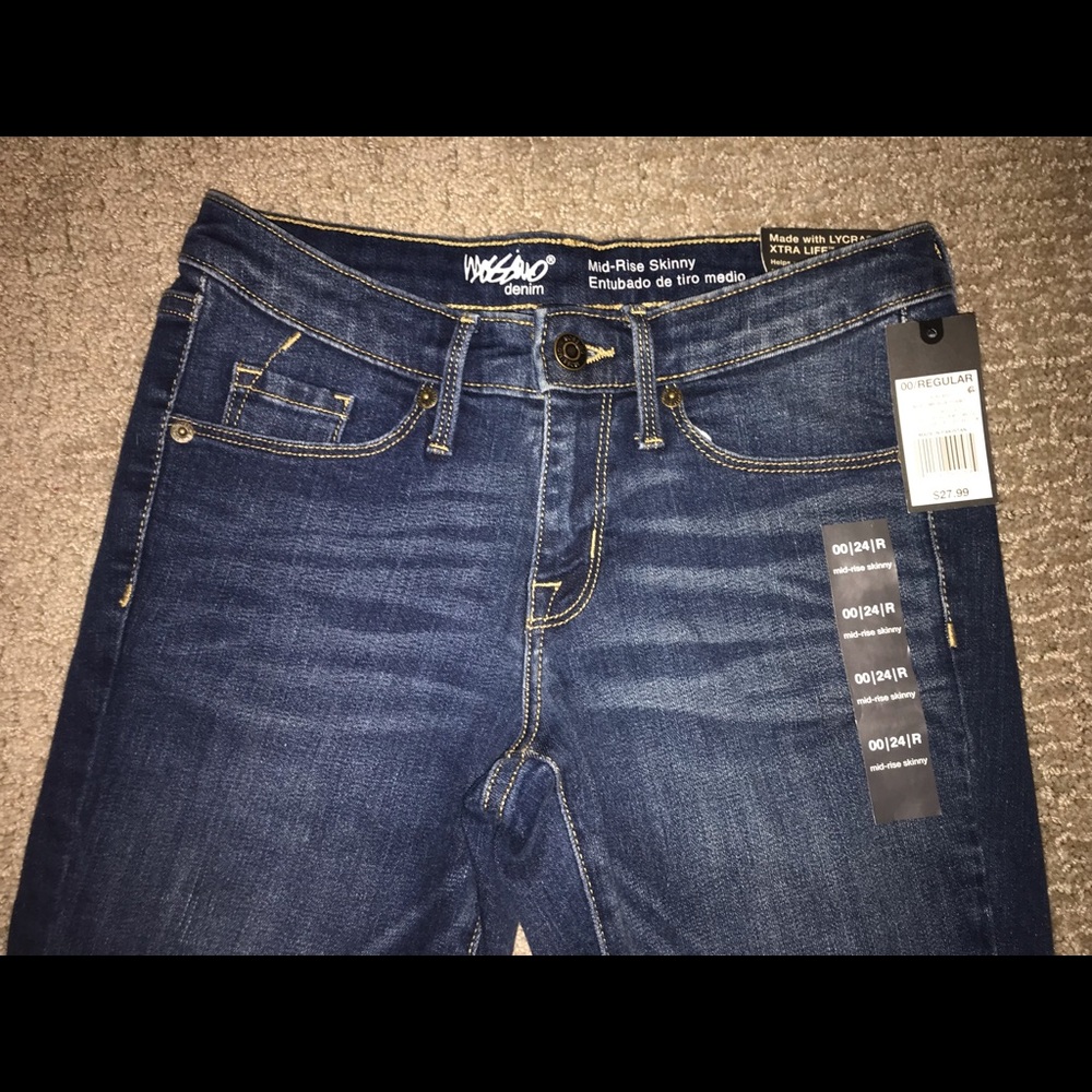 nwt skinny blue jeans.